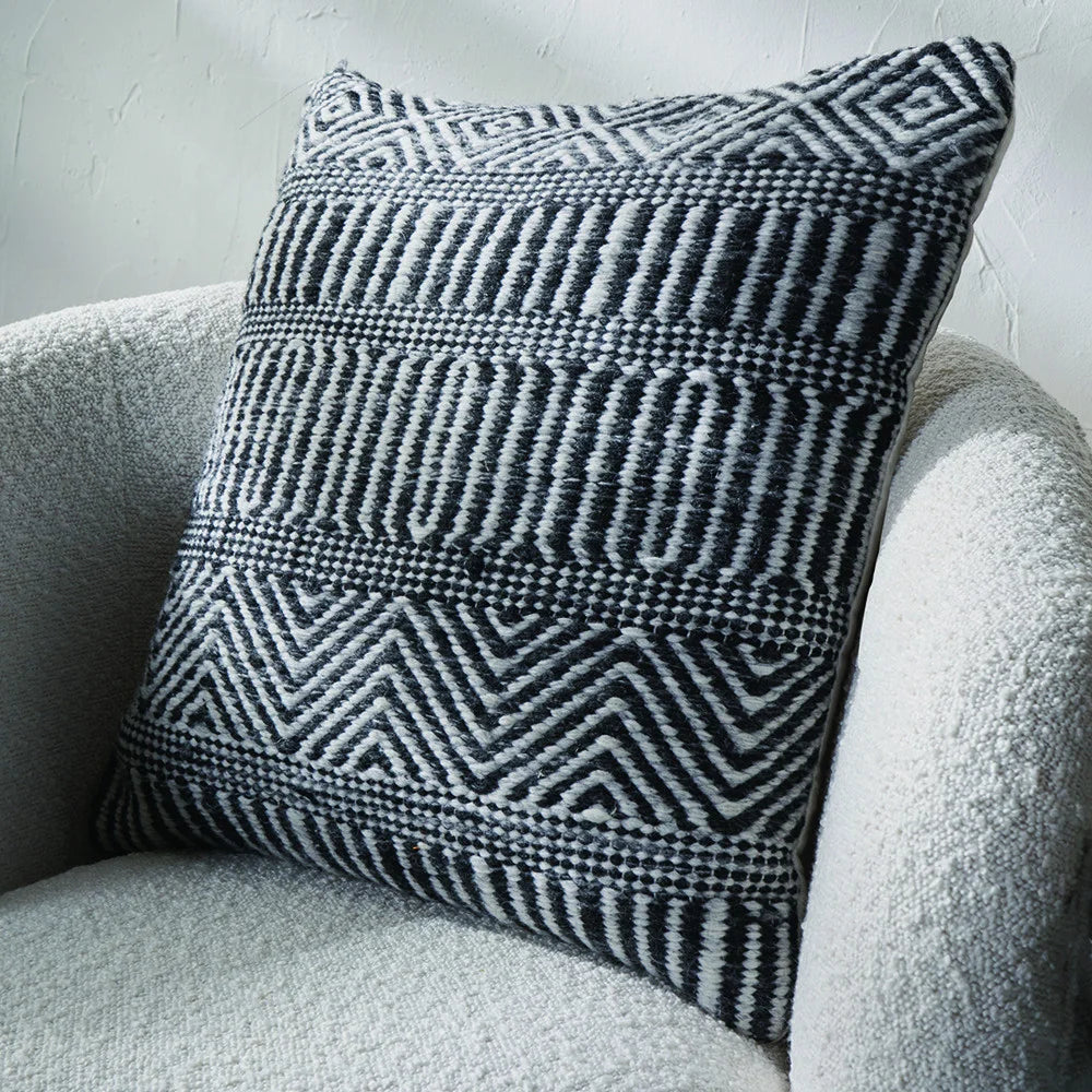 Indoor-Outdoor-Black-and-White-Inca-Design-Scatter-Cushion_1