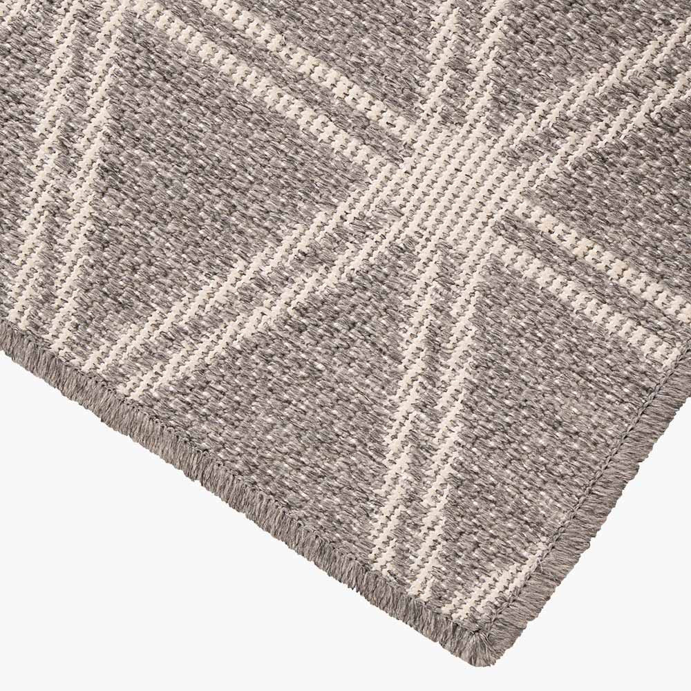 Indoor-Outdoor-Silver-and-White-Geometric-Design-Rug_3